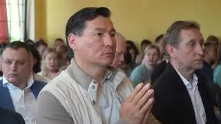 Глава Калмыкии Бату Хасиков посетил буддийский храм Тубден Шедублинг в Москве
