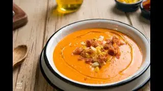 Salmorejo, receta de crema de tomate española.