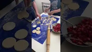 Вареники с клубникой лепим с удовольствием