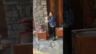 Обокрала деда Мороза!