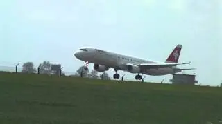 Airbus A321 landing for Rwy12