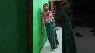 Viral emak - emak girang heboh di rumah,