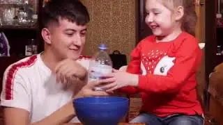 Показываю Азальке племяшке фокусы❗️😂