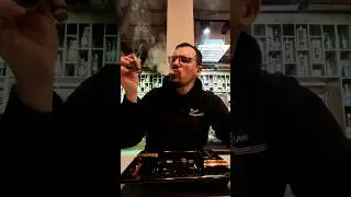 Есть дебилы,которые говорят,что я не пробовал нормальное шампанское.Да,нормальное попадается редко)