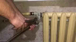 Установка заглушки в чугунную батарею с левой резьбой