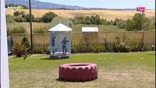 Cire e Cynthia fechados na gaiola da jardim