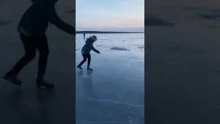 Катаемся на коньках по Солигорскому водохранилищу!😻