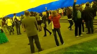 Розгортання прапора України у Львові 02.05.14