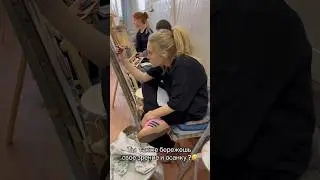 А вы также рисуете в позе креветки 🦐?) 