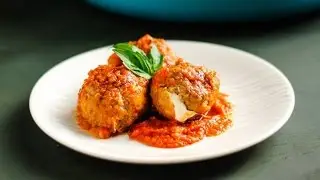 Мясные шарики с моцареллой в томатном соусе
