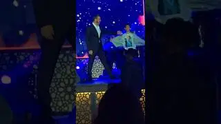 فيديو جديد / معجب صغير يفاجئ الجميع و يقتحم المسرح في حفل القيصر كاظم الساهر  ، مهرجان الشيخ  زايد ~