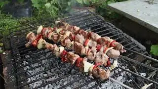 Селската ми кухня в действие...Свински шишове с червена чушка и лук...
