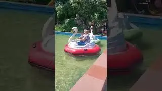Есфирь гуляем в парке