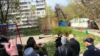 Киев На похоронах Олесь Бузины, жители с криками Фашизм не пройдет выгнали журналистов 1+1