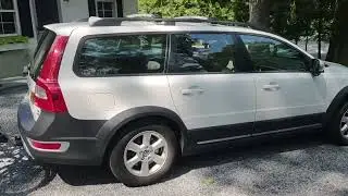 Volvo XC70 prepared for vacation road trip