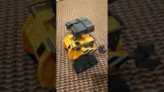 Disney/Pixar Thinkway Toys 10" WALL-E U-Command Remote Control ROBOT