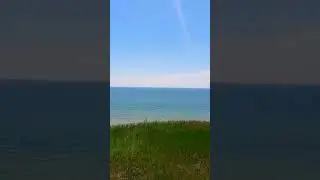 Песок стирает стресс,а море вымывает токсины из души.