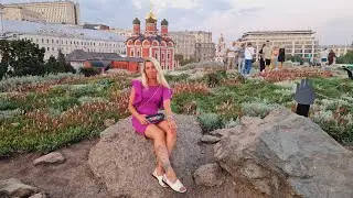 Получила свое творчество на Пятницкой улице) Последние солнечные, летние дни в Москве. )