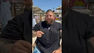 Ne jamais regarder une fille à la plage 😂