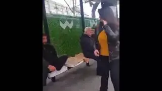 Otobüs Durağında Kedi Sesi Çıkarıp İnsanları Korkutan Adam