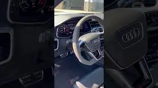 New arrival. The unique combination on this Audi RS 6 makes for a top-class choice.