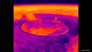 Nachtflug Drohne mit Suchscheinwerfer und Thermografie für Personensuche mit Licht und Wärmebild