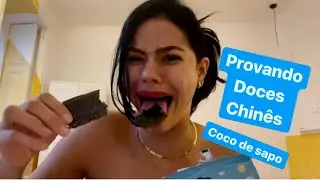 Provando Doces Chinês. Tem até coco de sapo doce.