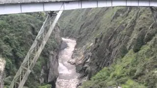 Rope jumping in Baños de Agua Santa