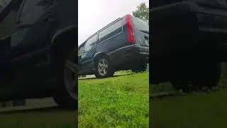 Volvo 850 2.5L straight pipe (start up, idle, and rev)