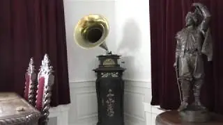 A G&T Melba de luxe Gramophone with pedestal : Die muhle im Schwarzwald.