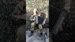 Кто сказал, что надо бросить песни на войне ?