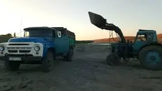 Погрузка песка трактором Мтз 82 в ЗИЛ 130