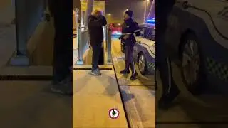 Fermato, litiga con la polizia