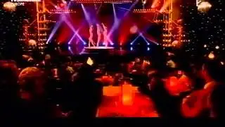 Gala Entertainment Management: golden acrobatic trio golden