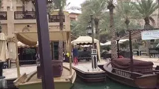 Осмотр отеля Джумейра на лодочке в Дубае