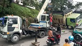 Evakuasi Truk Terbalik di Tanjakan Sitinjau Lauik Hari Ini‼️Alat Berat Crane