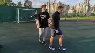 Старый вытягивает игру | Дмитрий Ликс и Строго играют в футбол