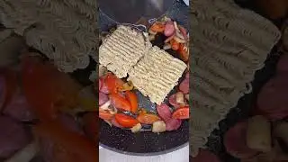 Бомж Обед  Лапша на сковороде