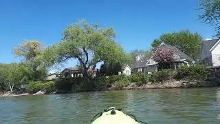 356. Belles demeures, beau décor sur la rivière Richelieu en kayak gonflable au Québec