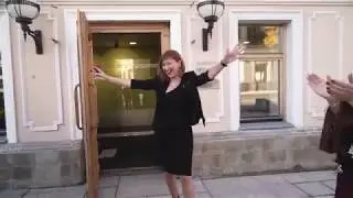 Автомобиль Lexus в подарок от компании