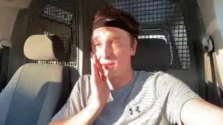 Слежу за ней, у неё есть парень????