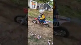 Юные гонщики.