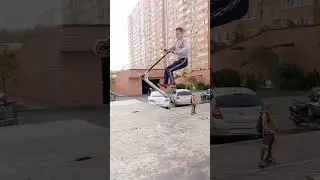 трюки и на самокате 