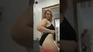bule berambut pirang pamer CD