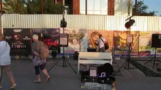 16.08.2024. Россия. Астрахань. Уличный музыкант