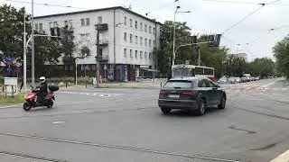 Autobus linii 100 na ulicach warszawskiej Pragi