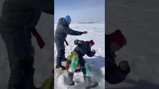 ЭЙ… РЫБОЧЁК!!! Леща хочешь? ПРИКОЛ НА РЫБАЛКЕ! 