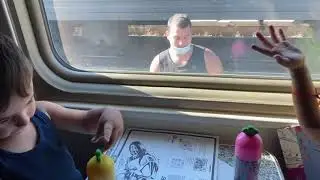 Наша первая поездка на поезде с моими погодками💕