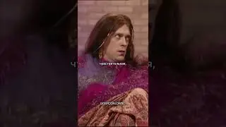 Хью Лори в образе женщины с низкой самооценкой😀