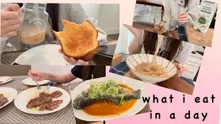 what i eat in a day (homebody edition)
